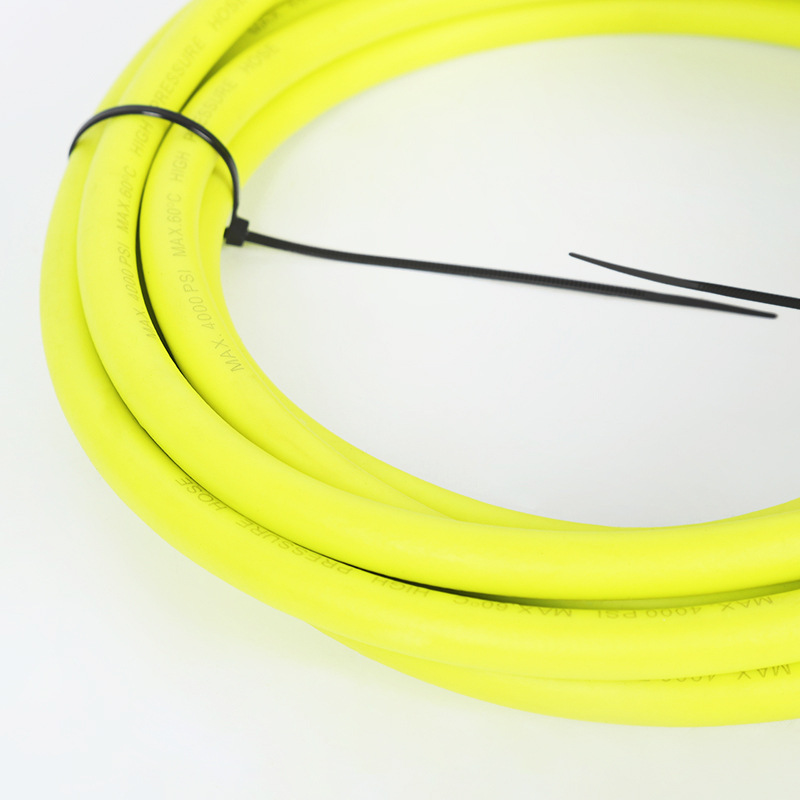 Husholdning med højtryksrengøringsmaskine slidbestandigt flettet vandudløbsslange